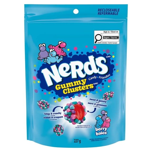 Nerds Gummy Clusters Berry candy in a 227 g bright blue resealable bag featuring colorful tangy and crunchy Nerds coating a sweet gummy berry-flavored center, suitable as a chewy and crunchy snack for kids and adults, with bilingual English and French text.