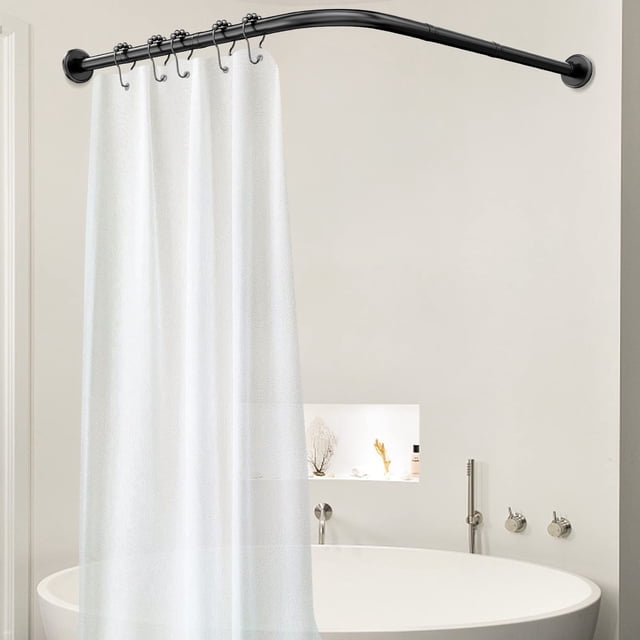 Misounda Tringle de Rideau de Douche en L Noire, en Acier Inoxydable 304 durable avec une Conception Courbée et Ajustable. la Tringle Mesure 27.5-39.4x35.4-47.2 Pouces et Est Illustrée Installée dans un Coin de Salle de Bain au-Dessus d'Une Baignoire Blanche. Elle Comprend 24 Anneaux de Douche et Présente une installation par Perçage pour un Montage Sécurisé. la Tringle Convient aux Salles de Bain, Baignoires et Magasins de Vêtements, Offrant une solution Moderne et Fonctionnelle pour les Espaces d'Angle
