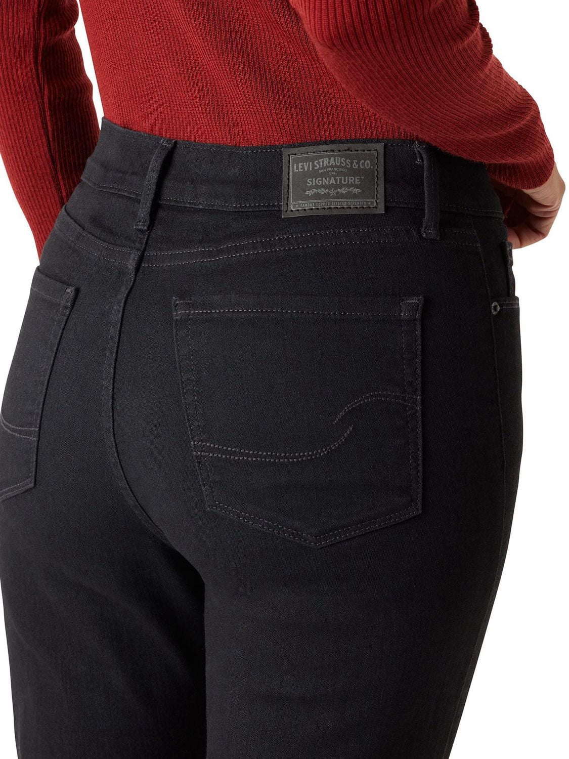 Levi Strauss Signature™ Women's Mid Rise Straight Jeans