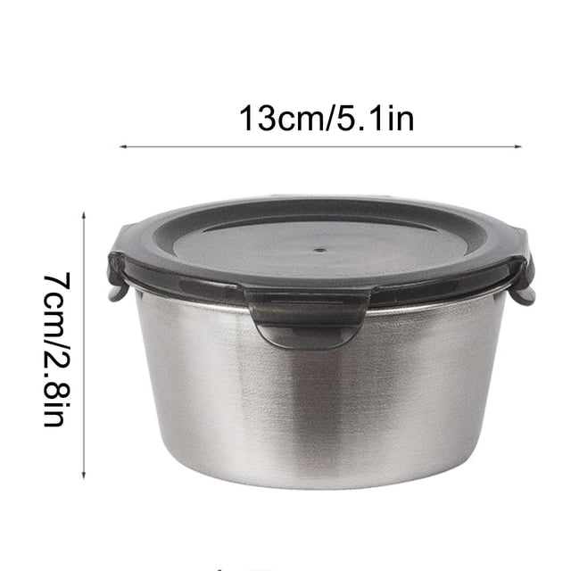 Fridja Bol à Mélanger en Acier Inoxydable avec un design Circulaire et un Couvercle Noir Sécuritaire, Mesurant 13 cm (5.1 Po) de Diamètre et 7 cm (2.8 Po) de Hauteur. Ce Bol durable et Réutilisable Convient au Rangement des Aliments dans les Réfrigérateurs et Cuisines Domestiques. Il Est Facile à Nettoyer, Va au Micro-Ondes, Va au Lave-Vaisselle et Présente une Apparence Moderne Qui Fait Aussi Office de Décoration de table à Manger.