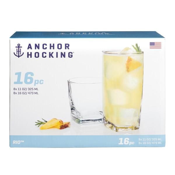 Anchor Hocking Ensemble de Boissons RIO 16 Pcs avec 8 Verres Transparents de 11 Onces et 8 Verres Transparents de 16 Onces, Présentant une silhouette Cubiste Moderne et une base Lestée pour la Stabilité, Montré avec un Verre Rempli de Boisson Glacée et de Garniture d'Ananas sur Fond Blanc.