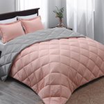 Basic Beyond Ensemble de consolateurs jumeaux - Set de confort double rose Kit de confort deux lits réversibles Set pour toutes les saisons bébé rose/gris 1 Consolateur (66"x92"") et 1 Shameau d'oreiller (20"x26"+2"")