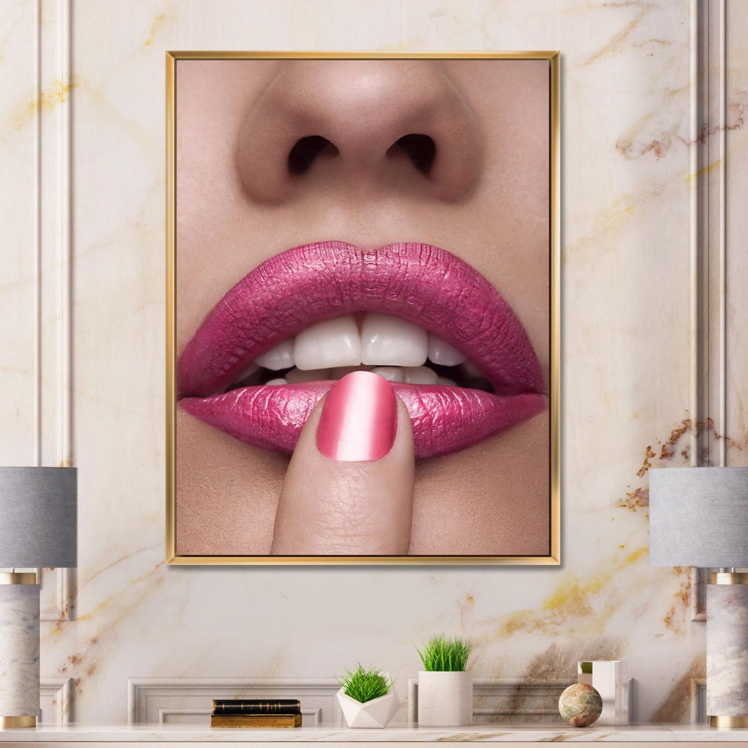 Designart Lèvres roses de femme avec le doigt sur la bouche ART MURAL À CADRE FLOTTÉ