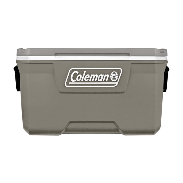 Coleman Classic Série Glacière de Camping de 70 Pintes en Gris Cendré Argenté avec Corps Rectangulaire en Plastique Rigide, Couvercle Blanc et Poignées Noires, Présentant le logo Coleman à l'Avant. Elle Utilise une Isolation TempLock FX pour la Rétention de Glace pendant Plusieurs Jours et Peut Contenir jusqu'à 50 Canettes, Idéale pour le Camping et les Activités de Plein Air.
