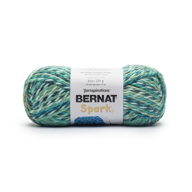 Bernat® Spark™ Fil Mélangé Volumineux #5 de Couleur Menthe, 8oz/225g avec 191 Verges, Montrant un Écheveau de Fil Volumineux Doux Torsadé dans des Nuances Vert, Sarcelle et Bleu avec une Étiquette Blanche Affichant la Marque et les Détails du Produit, Idéal pour le Tricot, le Crochet et l'Artisanat de Projets de Mode Hivernaux Uniques.