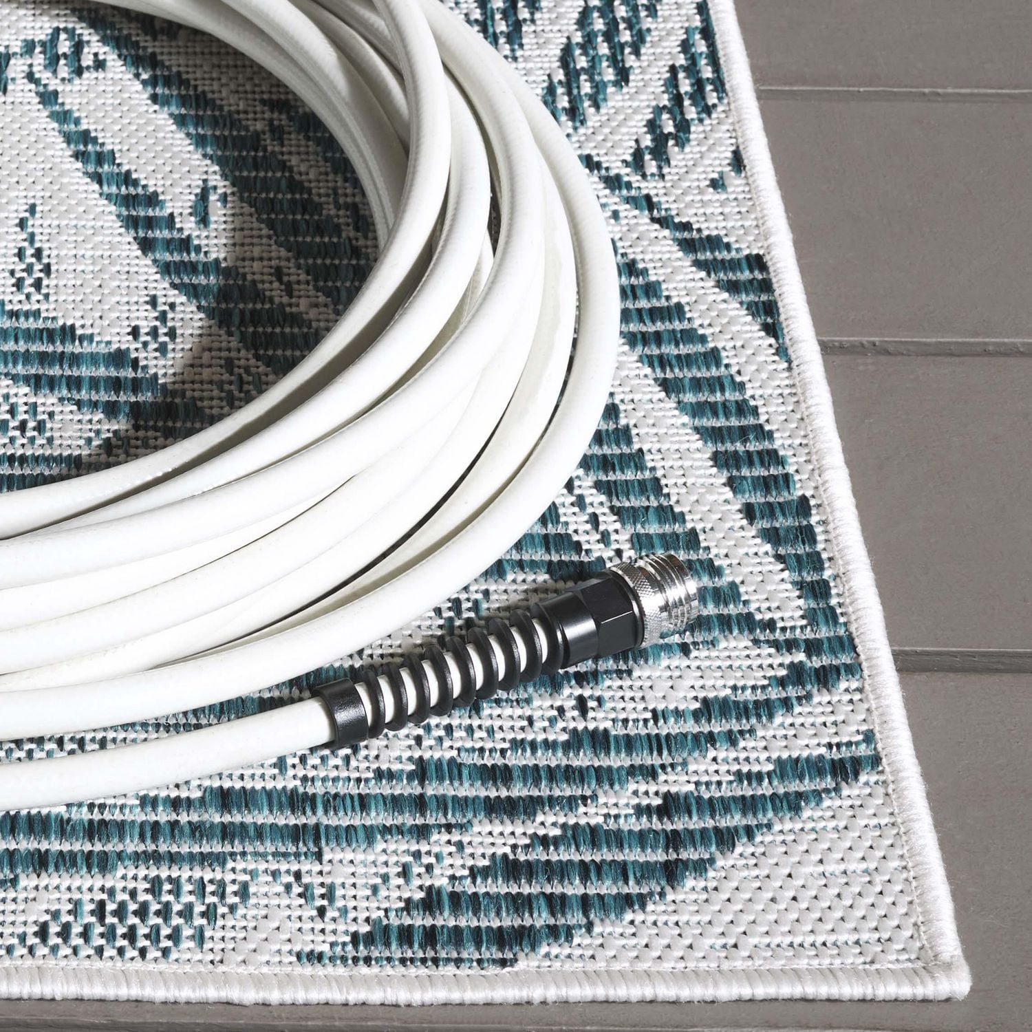 SAFAVIEH Beach House Cherlyn Botanical Indoor/Outdoor Area Rug