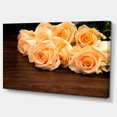 thumbnail image 2 of Roses sur Surface en Bois Photo - Impression d'Art Floral sur Toile, 2 of 4