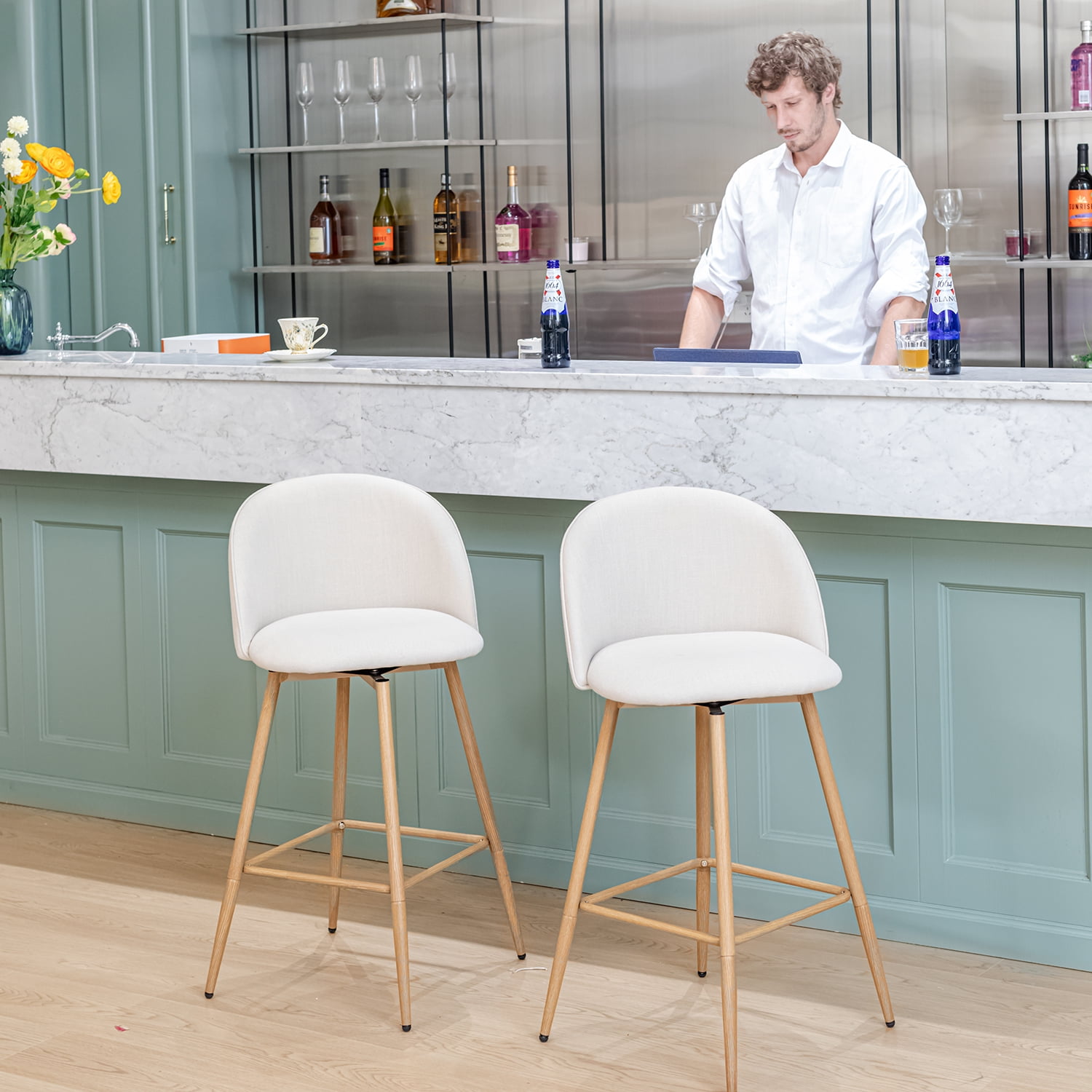 Ensemble de 2 tabourets de bar modernes Homy Casa avec revêtement en tissu et pieds en bois - Hauteur du siège : 66 cm