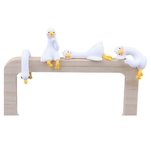 Tredstone ABS Petits canards Mini Résine Ducks Drôle de décor informatique Brighten Up Desk avec des accessoires mignons et des décorations de bureau fouettées