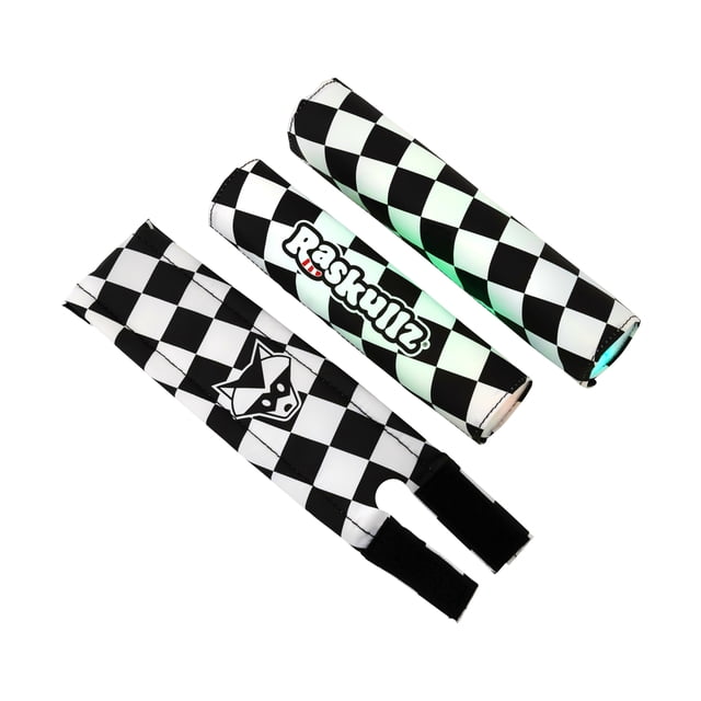Bell Sports Raskullz Ensemble de Coussinets de Guidon et de Barre de Vélo à DEL Comprend Trois Coussinets à Carreaux Noir et Blanc : un Coussinet Supérieur en tube, un Coussinet de Guidon avec le logo Raskullz et un Couvre-Cou en Forme d'Oie avec Sangles Velcro, Entièrement rechargeable par USB avec Lumières DEL Multicolores pour une Visibilité et un style Accrus du Vélo.