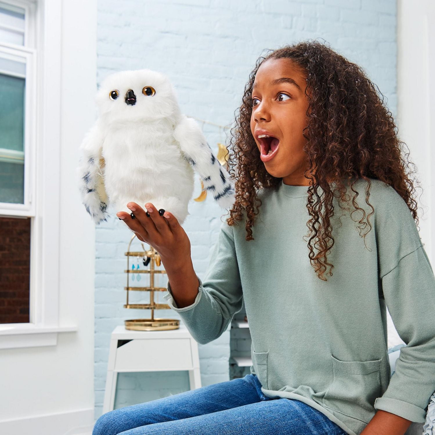 Wizarding World, Chouette Harry Potter interactive Enchanting Hedwig avec plus de 15 effets sonores et mouvements et enveloppe Hogwarts, jouets pour enfants à partir de 5 ans