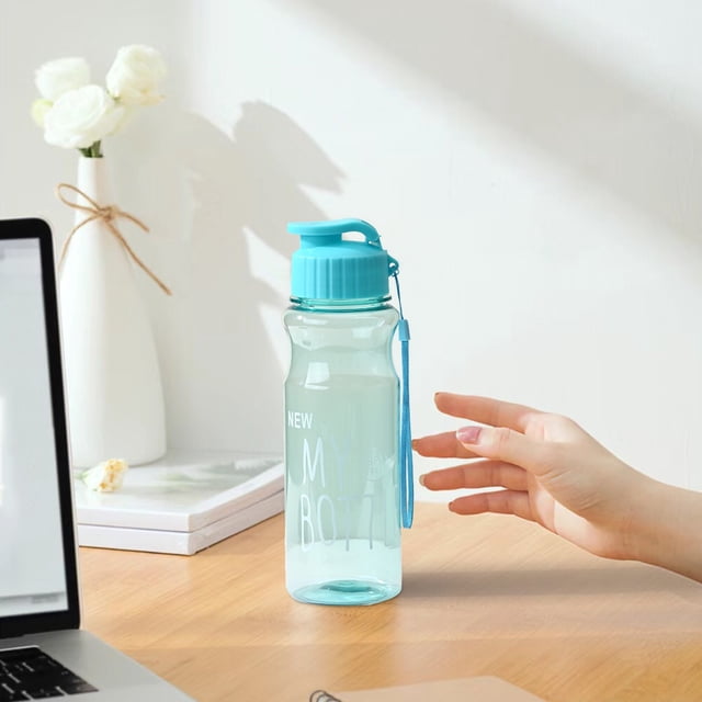 Birdeem Bouteille d'Eau en Plastique avec Couvercle Rabattable, Étanche et Design Portable pour Sports de Plein Air, Randonnée et Usage Quotidien, Grande Capacité d'Hydratation, Format Compact Incluant une Sangle de Transport, Facile à Nettoyer