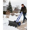thumbnail image 1 of Pelle à Neige Roulante avec Roues – Lame en Métal Robuste 29x14 Pouces – Poignée Ergonomique à 5 Positions Inclinée et Réglable en Hauteur – pour Entrée, Trottoir et Chaussée – Noir et Bleu, 1 of 6