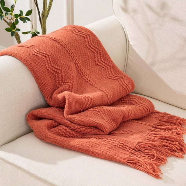 Battilo Couverture Jetée en Tricot Orange Rouge, Douce, Légère, Texturée, Couverture Décorative avec Pompon pour Lit, Canapé, 50"x60 Pouces