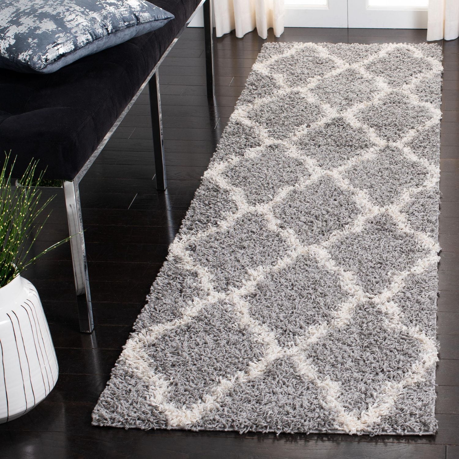 Safavieh Dallas Logan Geometric Shag Area Rug