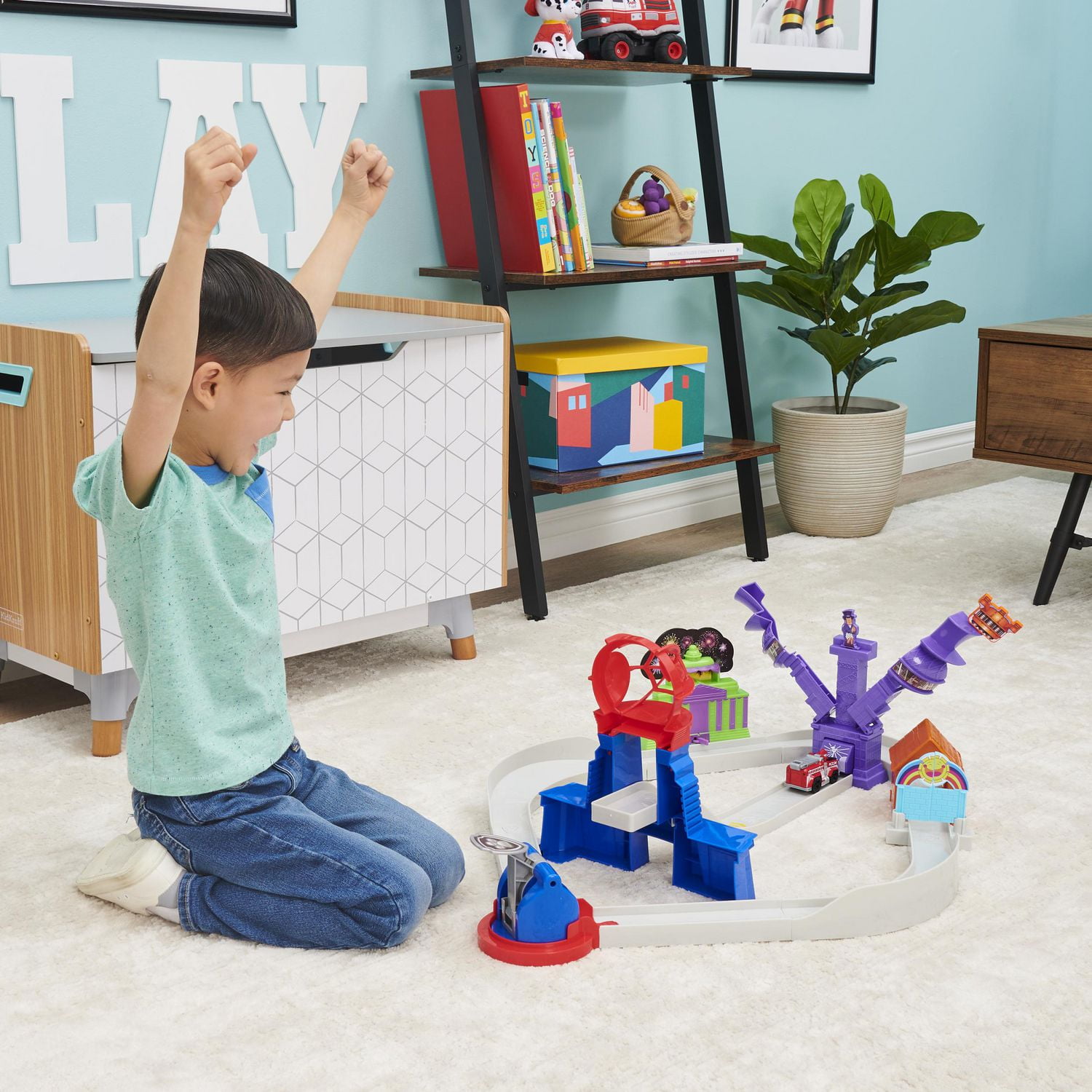 PAW Patrol, True Metal Total City Rescue Movie Track Set with Exclusive Marshall Vehicle, 1:55 Scale, Kids Toys for Ages 3 and up