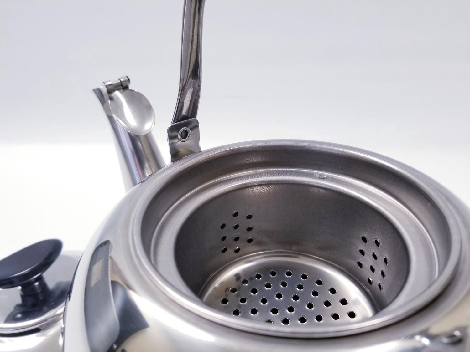Sunwealth Induction 1.5 L Stainless Steel Whistling Kettle with Tea Infuser.