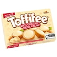 thumbnail image 1 of Noisette Toffifee® Enrobée de Caramel avec une Garniture  Crémeuse couronnée de Chocolat Blanc, 1 of 7