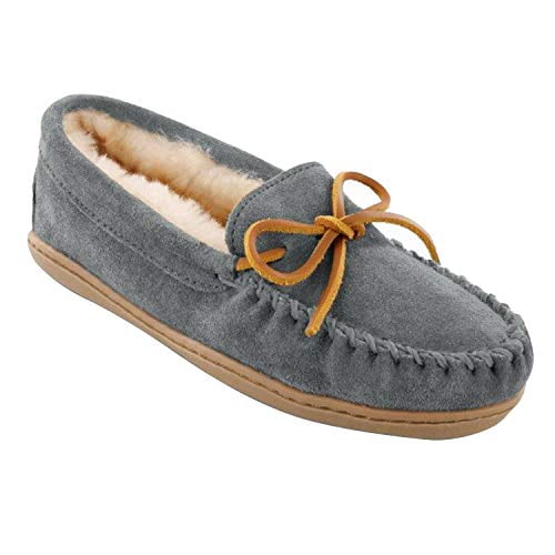Minnetonka Women?s Sheepskin Hardsole Moccasin 7 W Grey