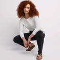 thumbnail image 3 of Hanes T-Shirt Col Rond à Manches Longues pour Femmes, TG, Blanc, 3 of 6
