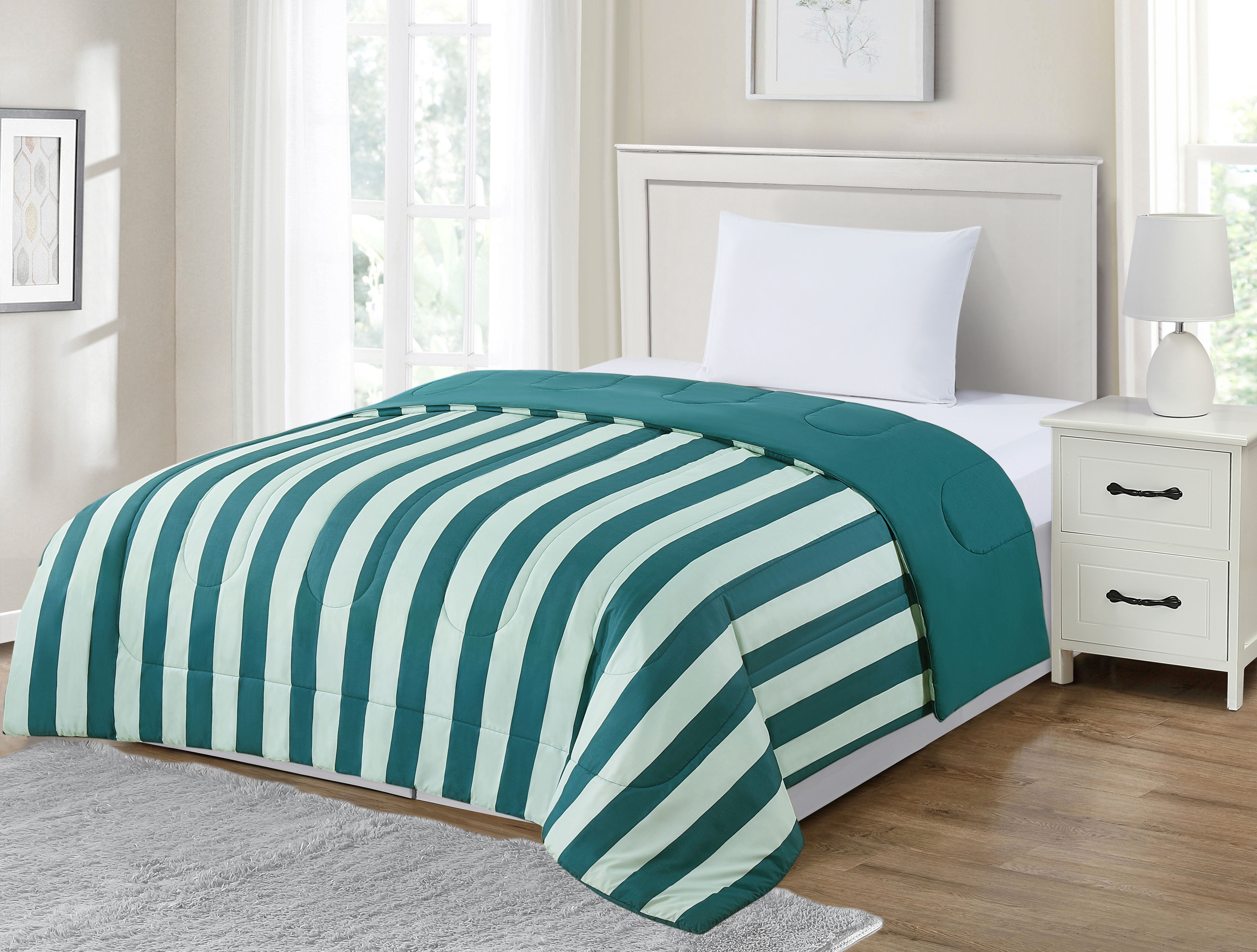 Mainstays Cabana Stripe Reversible  Comforter T