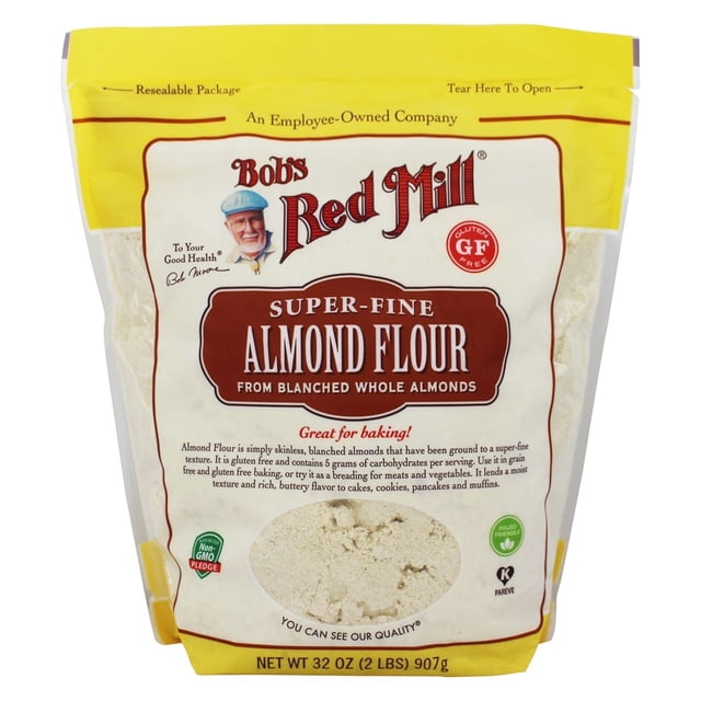 Bob's Red Mill Farine d'Amandes Super Fine dans un Emballage Refermable de 2 lb (907 g). l'Emballage Est Jaune et Rouge avec une Fenêtre Transparente Montrant la Farine d'Amandes Finement Moulue. Elle Est Étiquetée Sans Gluten, non-OGM et Casher, Faite à Partir d'Amandes Entières Blanchies. Convient à la Pâtisserie et à la Cuisine.