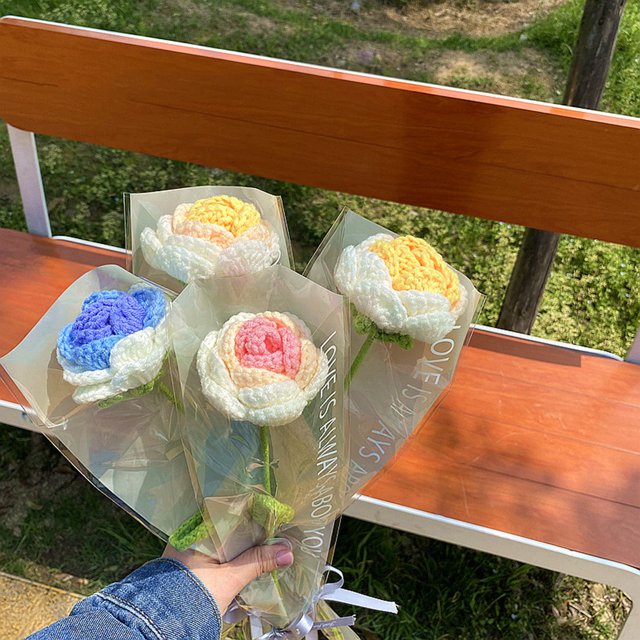 Vaidha Knitted Roses Hand Woven Rose Simulation Yarn Knitted Bouquet Floral Decoration Gift