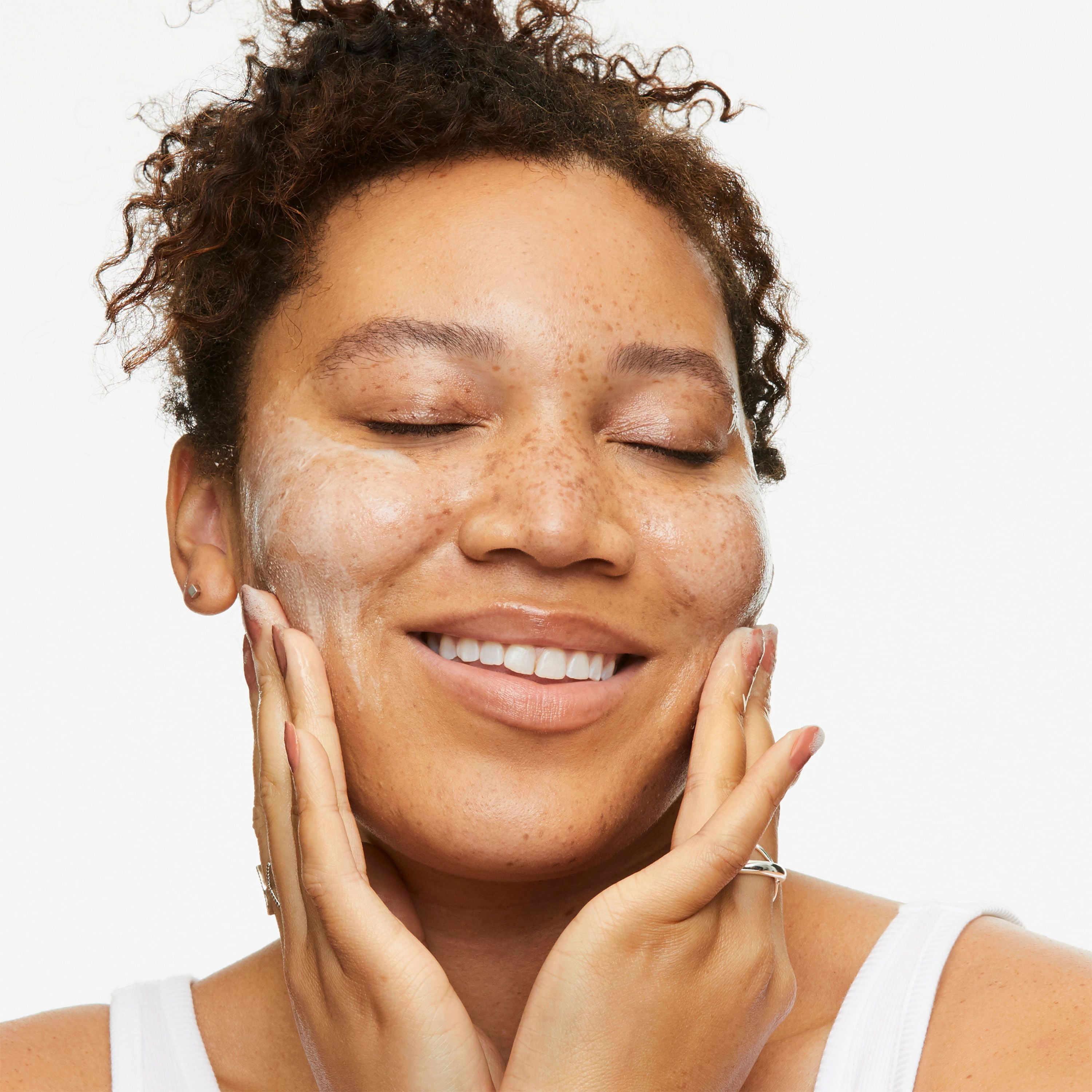 Olay Niacinamide + Peptide 24 Nettoyant pour le Visage, Purifiant, Sans Sulfate