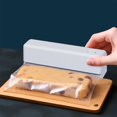 thumbnail image 1 of Feltree Scelleuse de Sacs Portable Mini Scelleuse Rechargeable Scelleuse Chauffante Machine pour le Rangement des Aliments Sac Croustilles Collations Gadgets de Fraîcheur pour Cuisine et Pique-Nique, 1 of 8