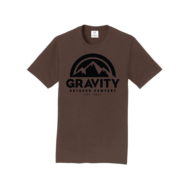 Gravity Outdoor Co. T-Shirt à Manches Courtes - Chocolat Foncé - Logo Noir - 3TG