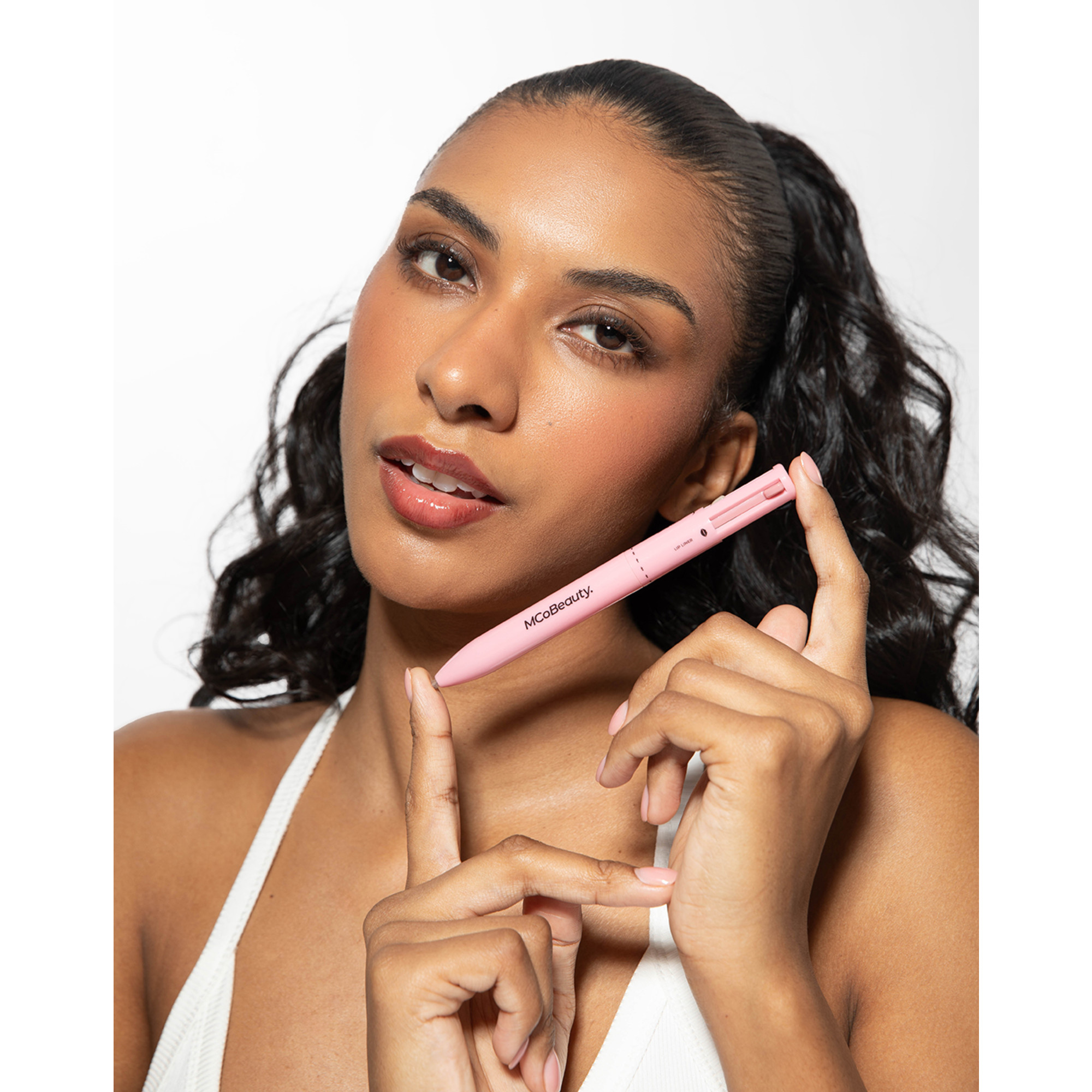 Le Super Stylo 4 en 1 de MCoBeauty - L’essentiel indispensable pour les retouches en déplacement! - 1.69fl.oz
