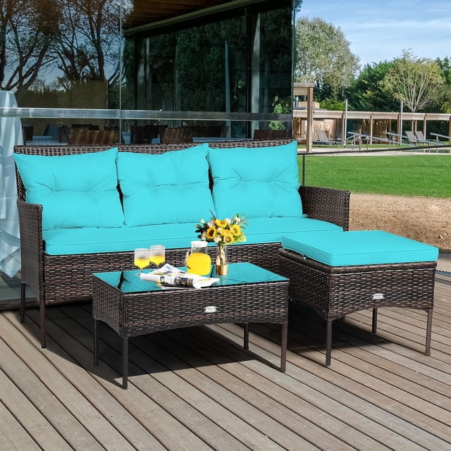 Gymax Ensemble de Conversation Sectionnel en Rotin pour Patio 3 Pcs avec Coussins turquoise, Comprenant un sofa Trois Places, un ottoman et une table Basse avec Dessus en Verre Trempé. l'Ensemble Est Fait de Rotin durable et d'Acier, Conçu pour une Utilisation Extérieure avec des Matériaux Résistants aux Intempéries. le sofa Mesure 60 Pieds' x 24 Pieds' x 33 Pieds', l'Ottoman 20 Pieds' x 20 Pieds' x 16 Pieds', et la table Basse 28 Pieds' x 16 Pieds' x 15.5 Pieds', Comprend 5 Coussins Amovibles et Lavables pour un Confort