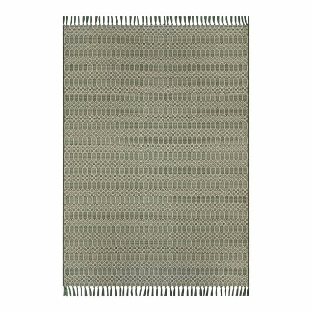 Better Homes & Gardens 5' x 7' Green Tassel Outdoor Rug - Walmart.ca