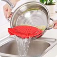 thumbnail image 4 of Passoire à Clip pour Casseroles et Poêles, Passoire à Clipser Fabriquée par la FDA, Silicone Résistant à la Chaleur, Facile à Utiliser et à Ranger, Va au Lave-Vaisselle, 4 of 7