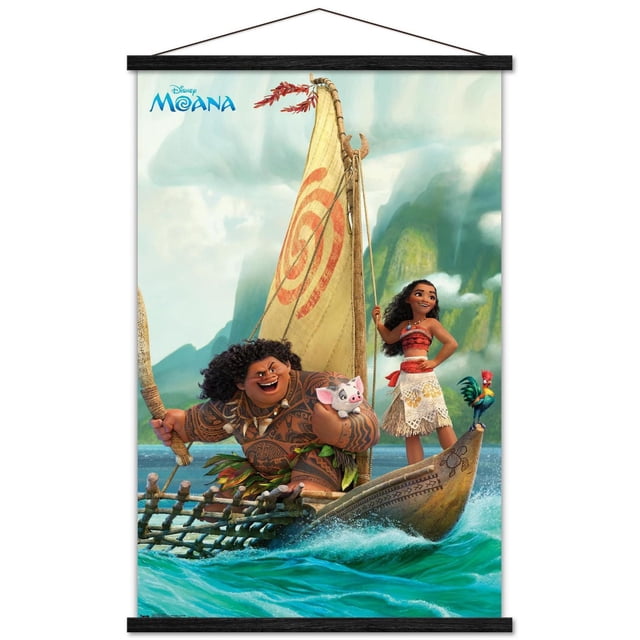 Disney Moana - Affiche Murale de Groupe, 22,375 Pouces x 34 Pouces, Représentant des Personnages Polynésiens Animés sur un Canot Traditionnel avec une Voile beige Marquée d'Une Spirale Rouge, Naviguant dans des Eaux Océaniques Bleues Vibrantes avec des Montagnes Vertes en Arrière-Plan, Imprimée sur Papier Lustré Idéale pour la Déco de la Maison et les Chambres d'Enfants.
