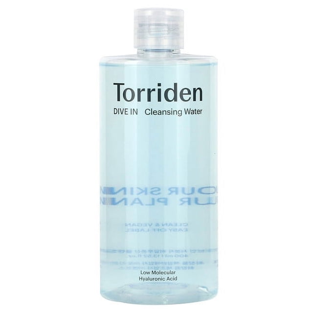 Torriden Dive In Cleansing Water, 13.52 fl oz (400 ml), a low molecular hyaluronic acid facial cleanser in a clear cylindrical bottle with a transparent cap. Designed to remove dirt, sunscreen, and impurities while soothing skin. Dermatologically tested and vegan-friendly.