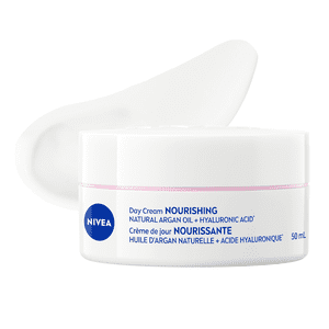 NIVEA Nourishing Day Crème, 48H L'humidité, 50ml, Hydratant visage pour peau sèche avec beurre de karité