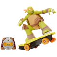 thumbnail image 4 of Mikey sur planche à roulettes télécommandé XPV des Tortues Ninja, 4 of 9