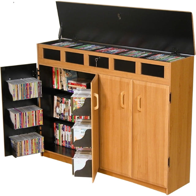 Venture Horizon Armoire Multimédia à Chargement par le Haut, Fini Chêne, Conçue pour le Rangement Multimédia avec une section à Chargement par le Haut Qui Se Verrouille pour un Rangement Sécurisé des DVD, CD et Jeux Vidéo. Comprend Plusieurs Tablettes et Compartiments, Pouvant Contenir jusqu'à 843 CD, 448 DVD Ou 684 Blu-ray. Fabriquée en composites de Bois Laminé Durables et Résistants aux Taches avec des Détails Moulés pour une Apparence Élégante. Idéale pour les Installations de Meubles de Divertissement. Mesure 371⁄4” H x 481⁄2” L x 13” P. Assemblage Requis