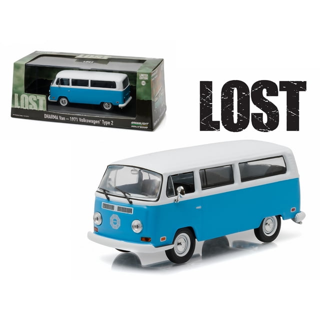 Greenlight 1971 Volkswagen Type 2 T2B Dharma Fourgonnette Série Télé Perdue 1/43 Voiture Modèle Moulée sous Pression. un Modèle Moulé sous Pression Multicolore Présentant un Extérieur Bleu et Blanc avec Intérieur Détaillé et Pneus en Caoutchouc. la Fourgonnette Est Exposée dans une Boîte de Marque avec Image de Marque de la Série Télé « Perdue » et Est Livrée avec une Vitrine d'Exposition en Plastique. Environ 4,5 Pouces de long.