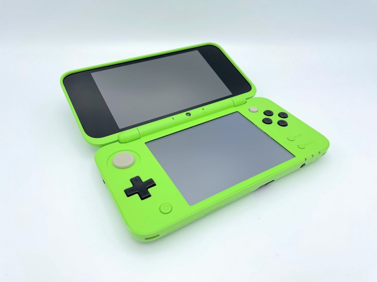 Nintendo - New 2DS XL/LL Handheld Console - Green (Refurbished