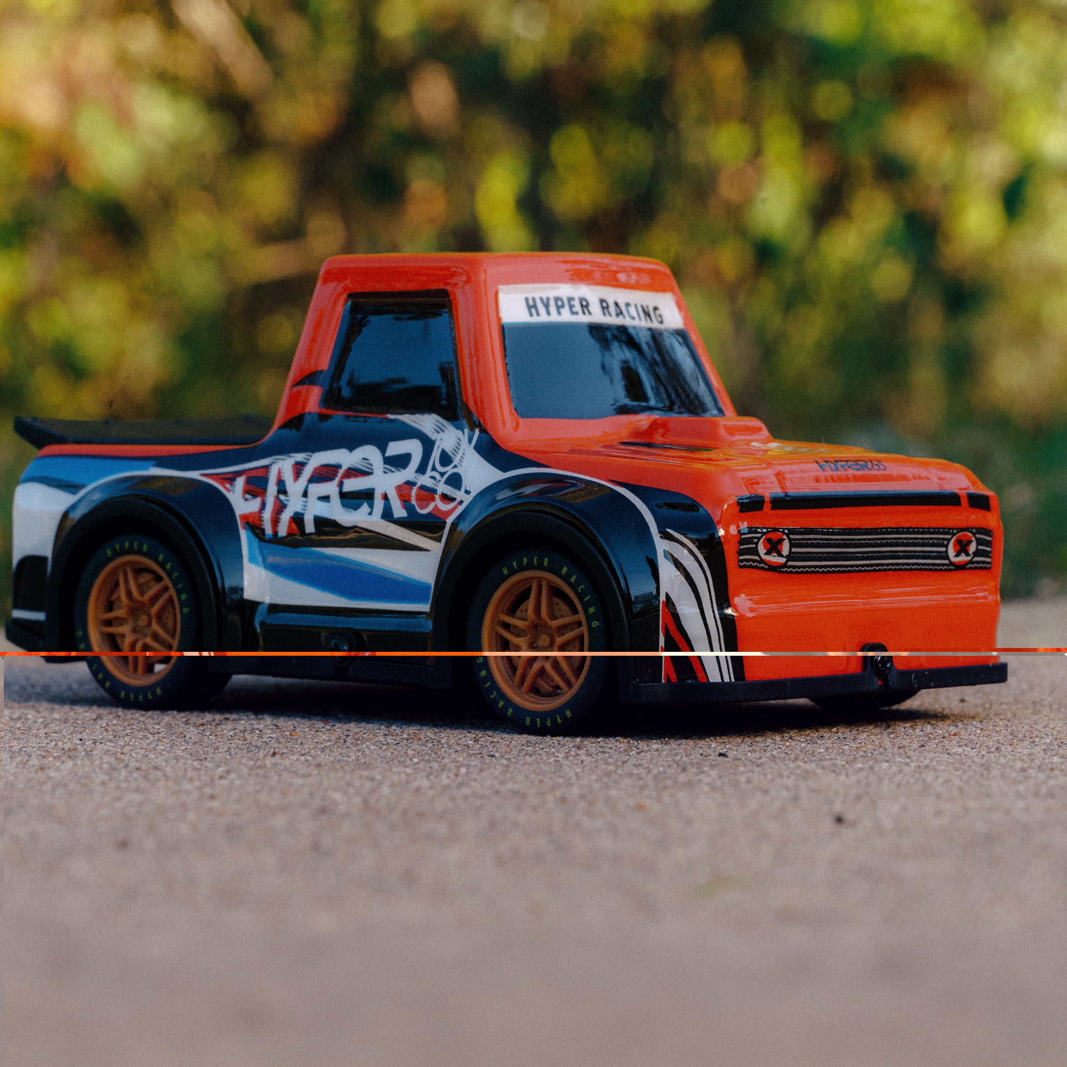 Mini camion de course télécommandé à LED Hyper Toys