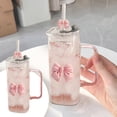 thumbnail image 2 of Tasse Carrée en Verre Transparent en Forme d'Arc avec Couvercle, Paille et Poignée pour Femmes et Filles – Verrerie pour Café et Thé Résistants à la Chaleur pour un Usage Quotidien, 2 of 7