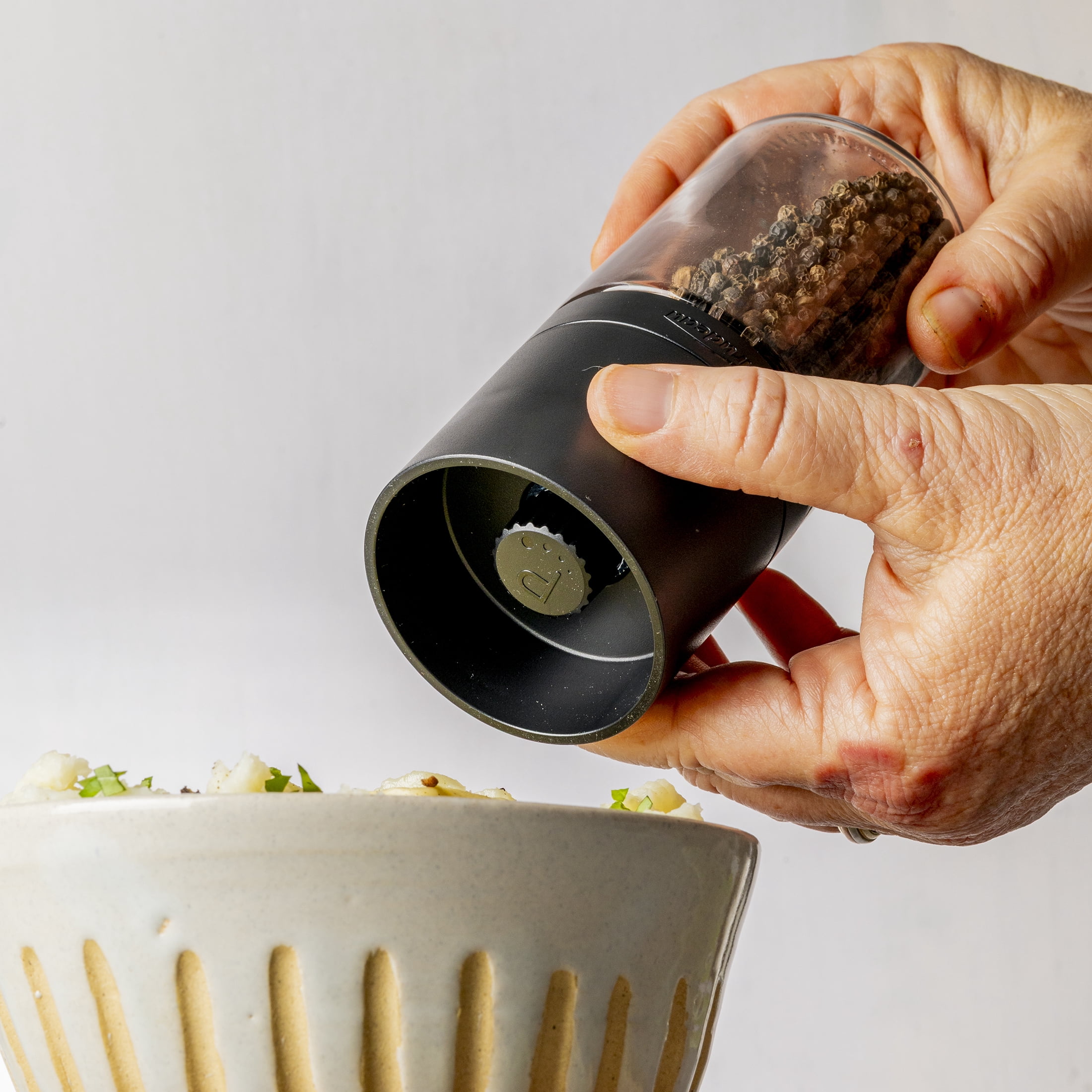 Trudeau STAK Filled Pepper Mill, Pre-filled with 75 g of Pepper, Bamboo Lid