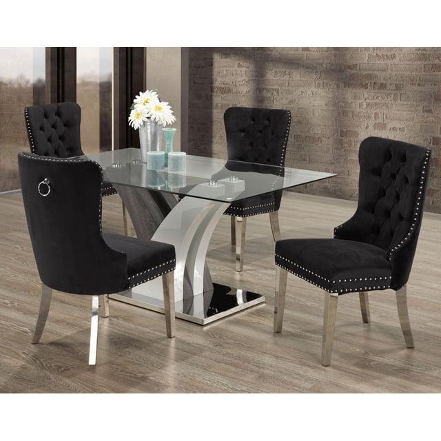 Elliott Ensemble de Salle à Manger 5 Pcs, Noir avec un Plateau Rectangulaire en Verre Trempé de 12 mm sur une base Incurvée Chromée, Assorti à Quatre Chaises Rembourrées Capitonnées Noires avec Garniture de Clous Argentés, Pattes Chromées et Poignées Anneau sur les Dossiers, Posé sur un Plancher de Bois Clair contre un Mur de Briques, Idéal pour les Espaces de Salle à Manger Contemporains.