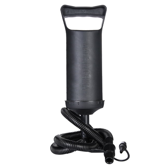 Amdohai Pompe Manuelle à Double Action avec 3 Accessoires de Buse, Montrée dans un design en Plastique Noir avec une Poignée Robuste et un Tuyau Enroulé. Cette Pompe à air Manuelle portable Est Idéale pour Gonfler des Matelas Pneumatiques, des Flotteurs de Piscine et d'Autres Gonflables. Présente un Mécanisme à Double Action à Haut Débit pour une Circulation d'Air Efficace et Comprend Trois Buses Interconnectées pour la Compatibilité avec Divers types de Valves.