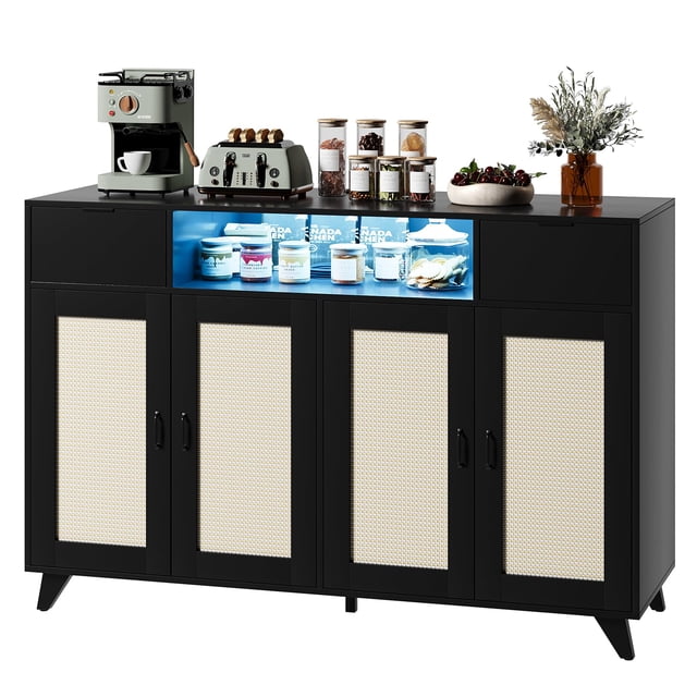 Buffet Moderne en Rotin Yiwa, Bahut de 47 Pouces avec Rangement, Éclairage DEL, Prise de Courant et Tablettes Ajustables