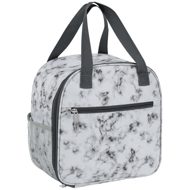 Merangue Sac à Lunch Isolé, Marbre, Grand, Vue avant Inclinée Montrant un Grand Sac à Lunch Isolé avec un Motif Marbre Blanc et des Veines Noires, Doté de Poignées Noires Robustes, d'Une Poche avant Zippée et d'Une Poche Latérale en Maille, Conçu pour Garder les Repas Frais pour le Travail, l'École, les Pique-Niques Ou les Voyages, et Souvent Utilisé pour Transporter des Collations Ou de Petits Articles Personnels.