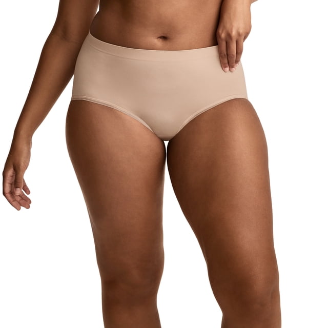 Jockey Women's Seamfree Chill Modern Brief in a neutral tone, featuring a mid-rise design with full coverage. Made with mineral-based yarns for a cool-to-the-touch feel and quick-drying fabric that wicks away moisture. The smooth Seamfree construction ensures comfort, while the nylon-cotton blend gusset adds breathability. Shown on a model for fit reference.
