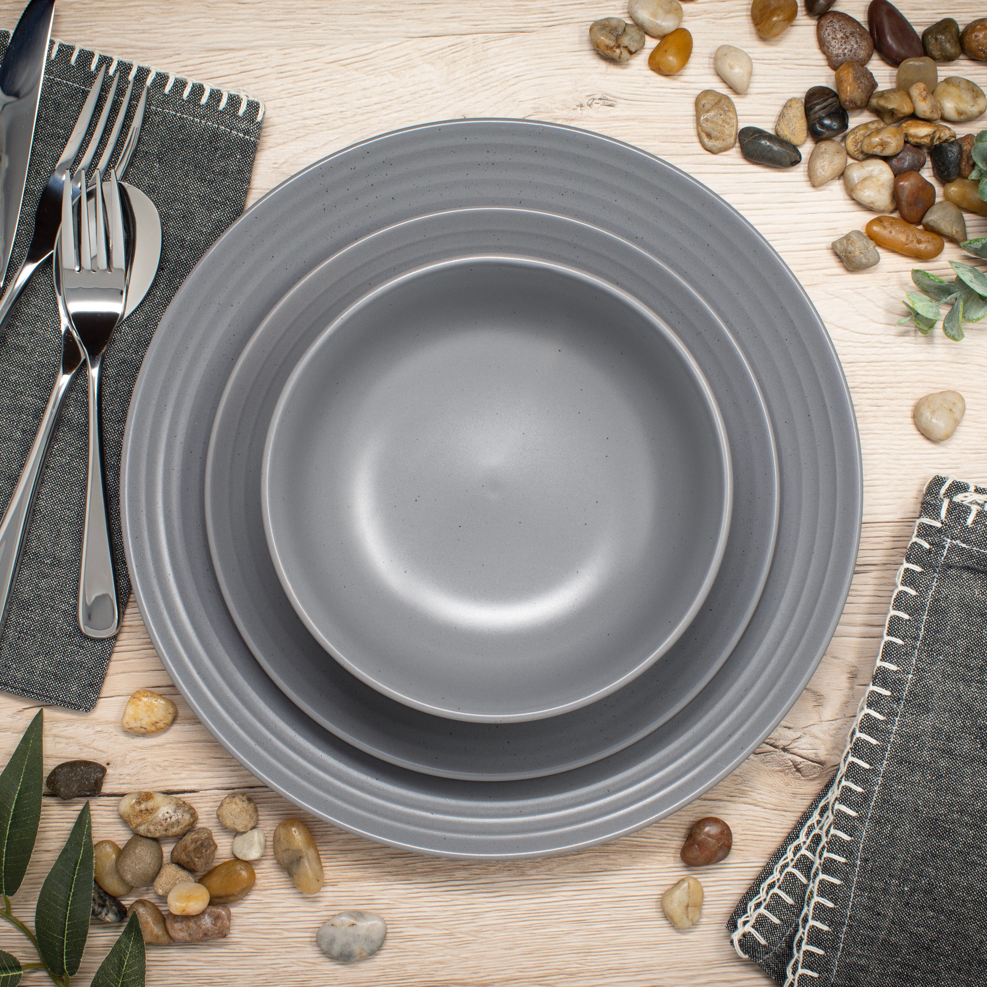 Service de table 12 pièces Evelyn de HOMETRENDS, gris